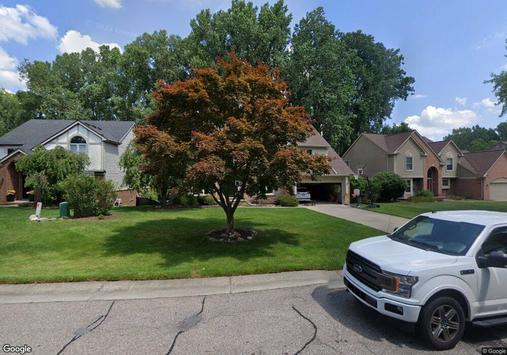 5812 3 Ponds Ct, West Bloomfield Township, MI 48324 - photo 1