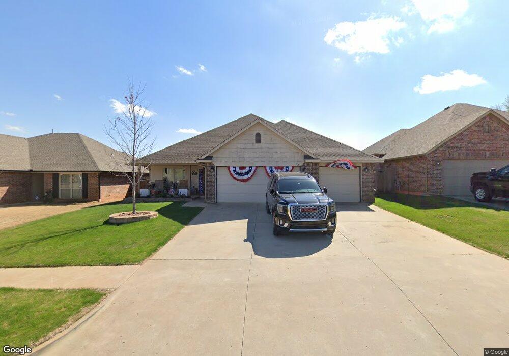 1816 NE 1st St, Moore, OK 73160 - photo 1