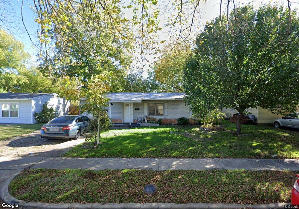 1013 Indian Hills Dr, Grand Prairie, TX 75051 - photo 1