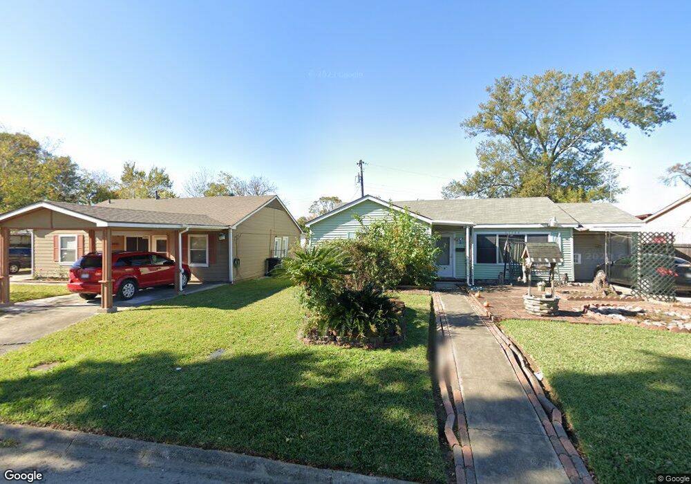 10711 Royal Pine Dr, Houston, TX 77093 - photo 1