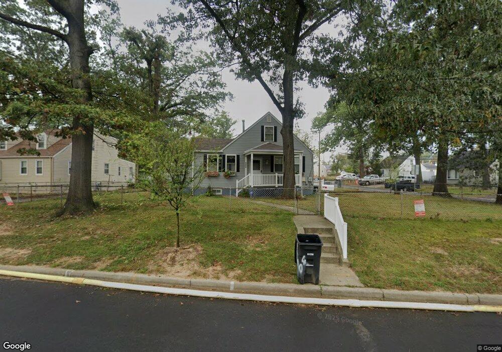 5904 Eastpine Dr, Riverdale, MD 20737 - photo 1