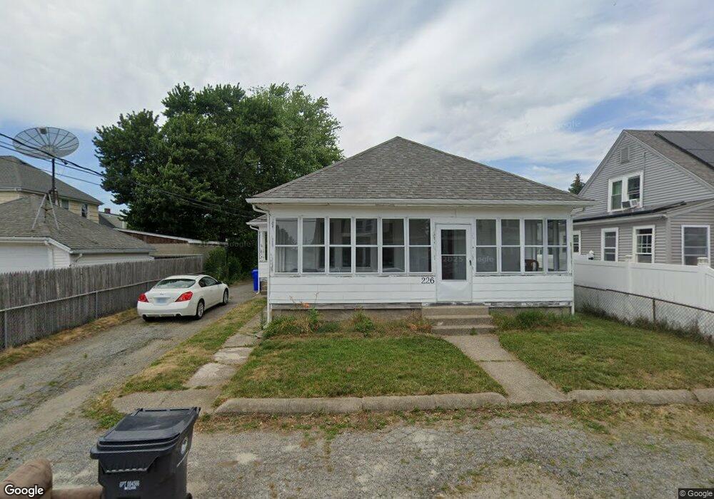226 Pullen Ave, Pawtucket, RI 02861 - photo 1