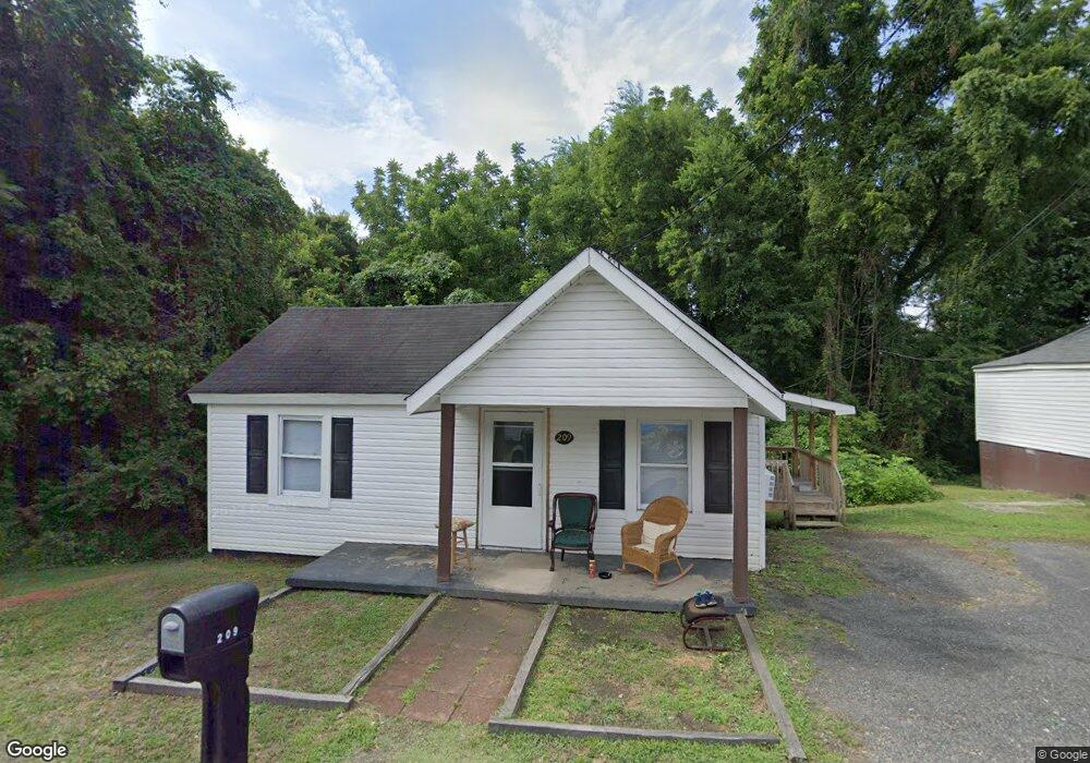 209 Pennsylvania Ave, Reidsville, NC 27320 - photo 1