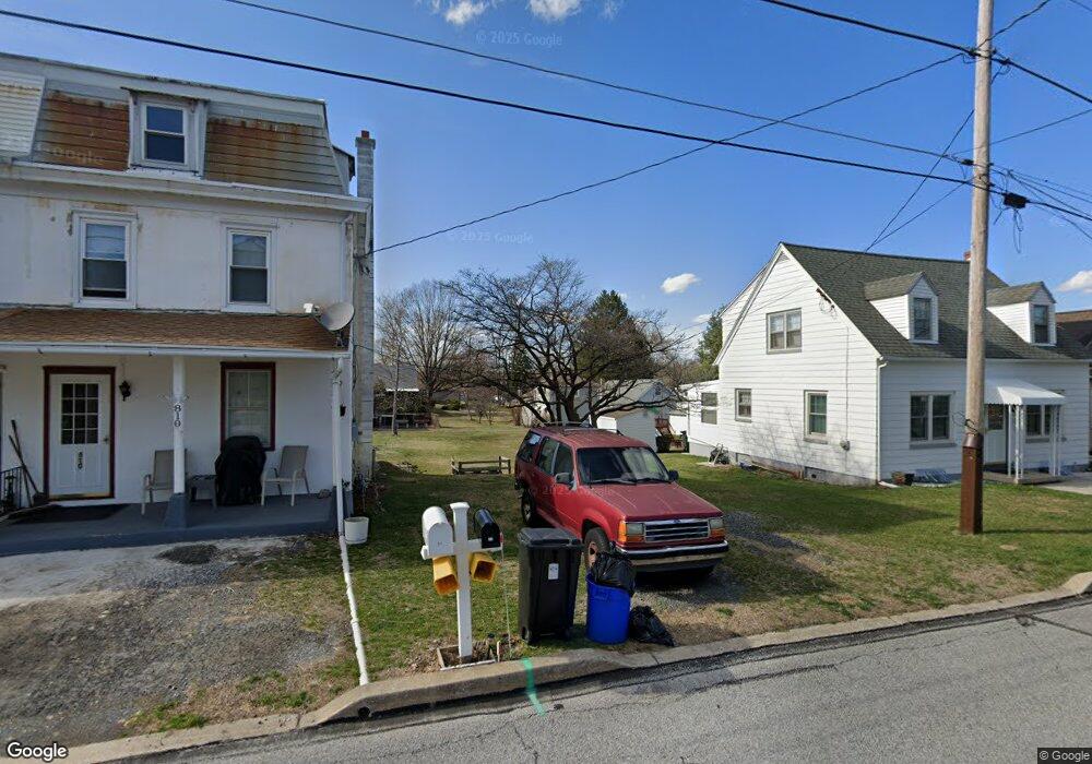 628 Mountain View Rd, Reading, PA 19607 - photo 1