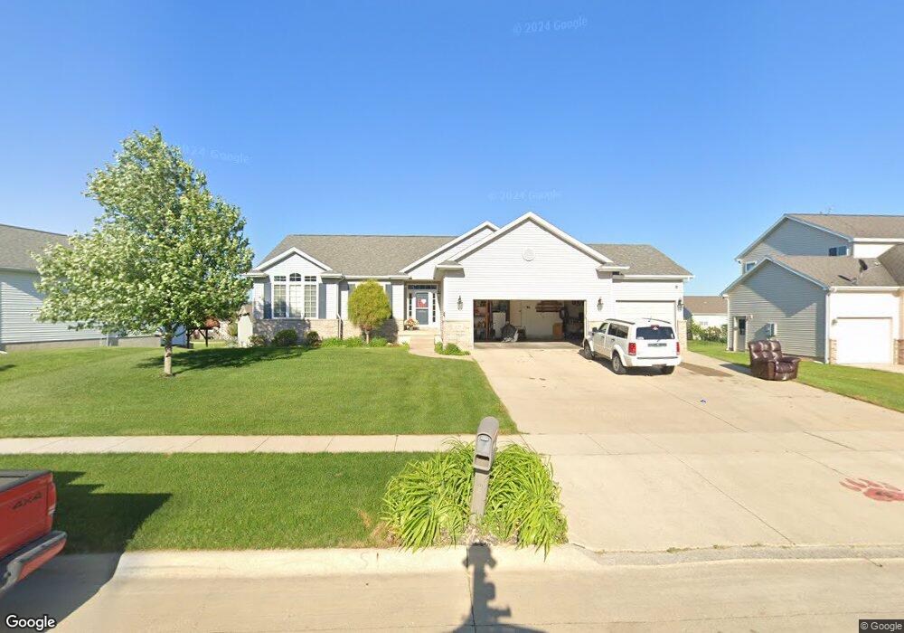 1418 Quail Ridge Rd, Cedar Falls, IA 50613 - photo 1