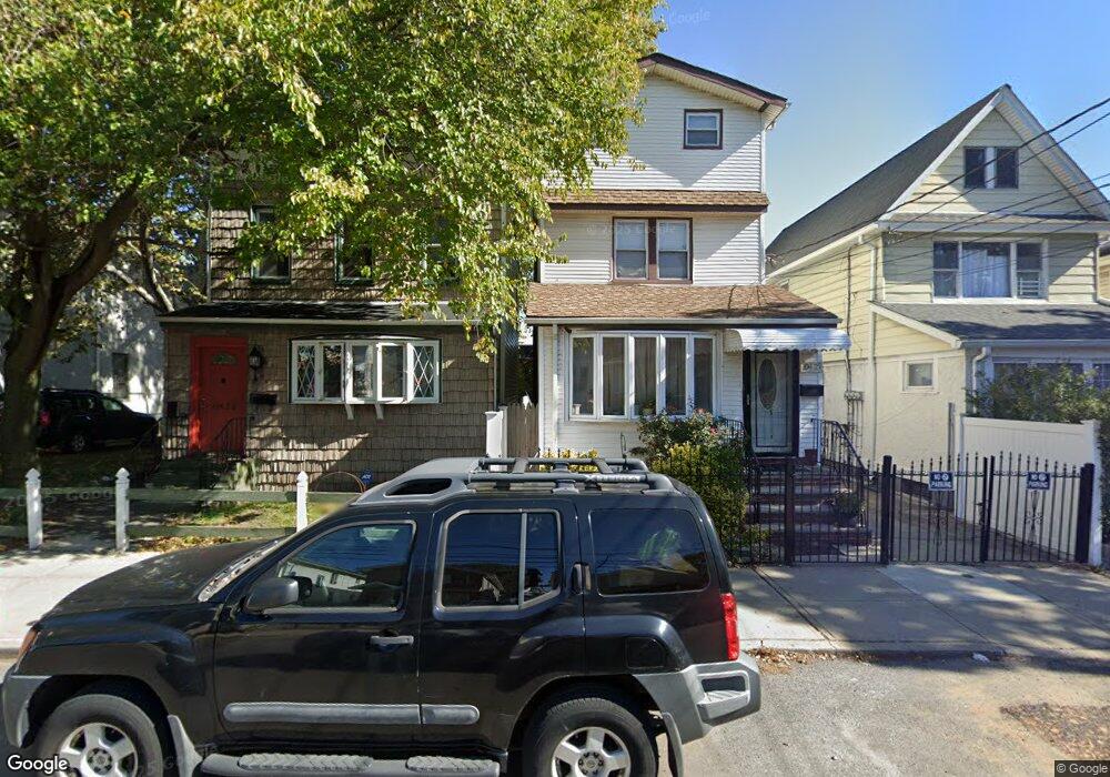 10423 165th St, Jamaica, NY 11433 - photo 1