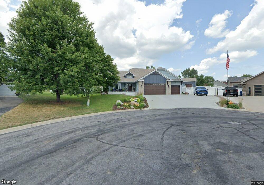 939 Oakcrest Ct, Sauk Rapids, MN 56379 - photo 1