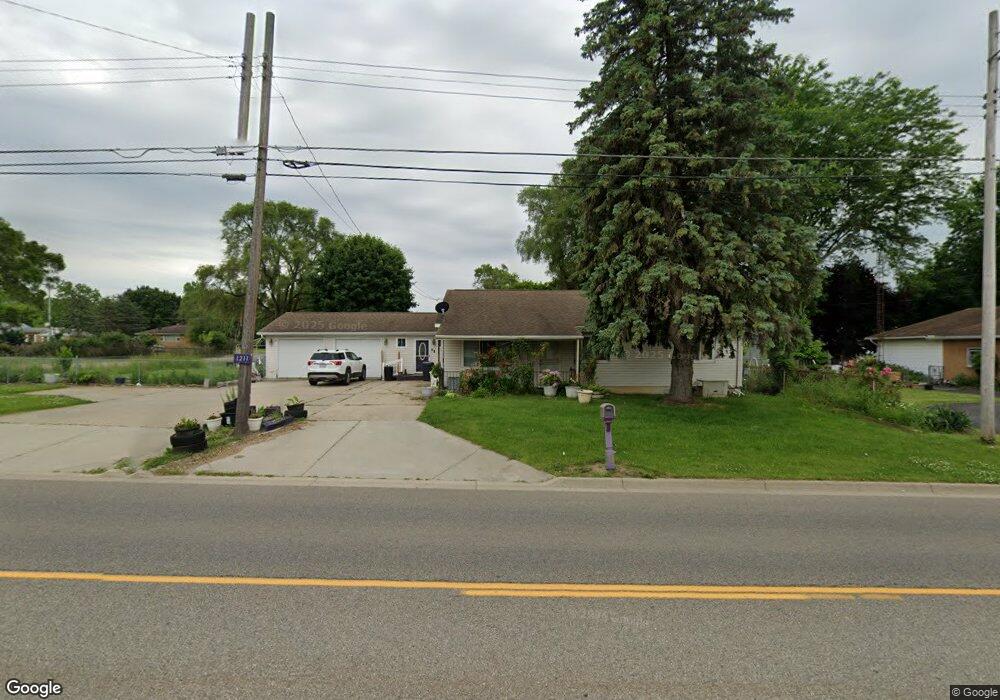 1211 W Coldwater Rd, Flint, MI 48505 - photo 1