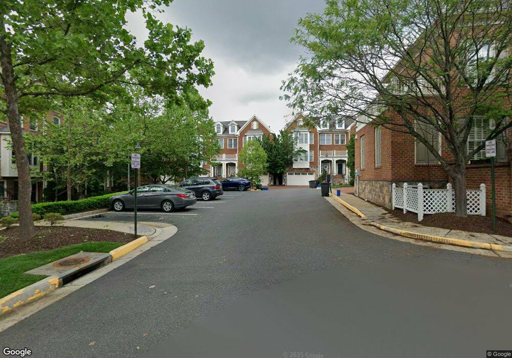 10653 Yorktown Dr, Fairfax, VA 22030 - photo 1