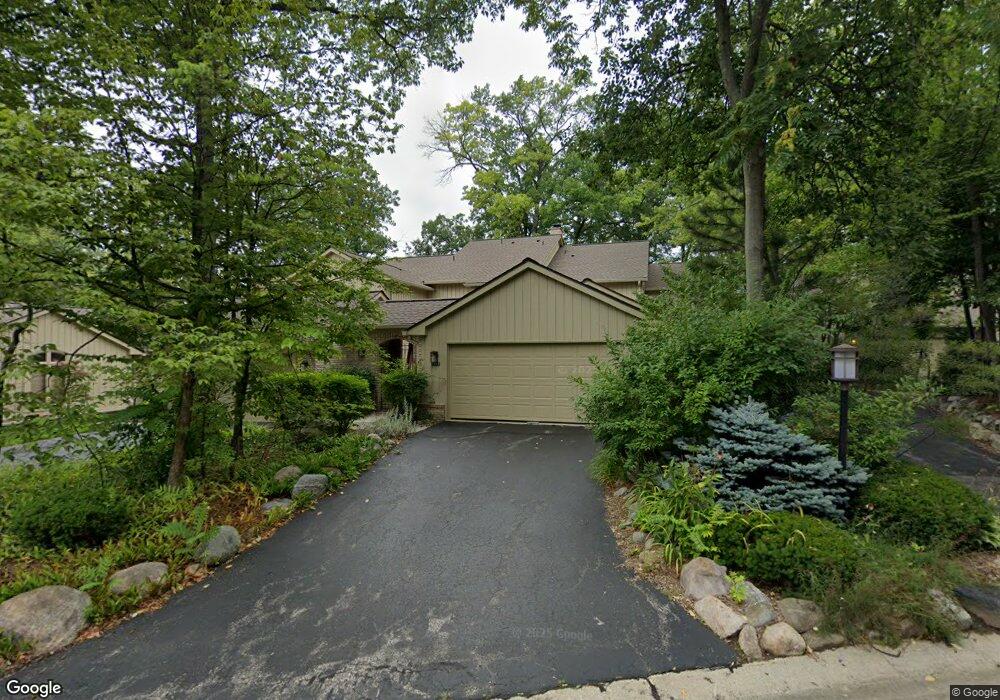 1149 Hillpointe Cir, Bloomfield Hills, MI 48304 - photo 1