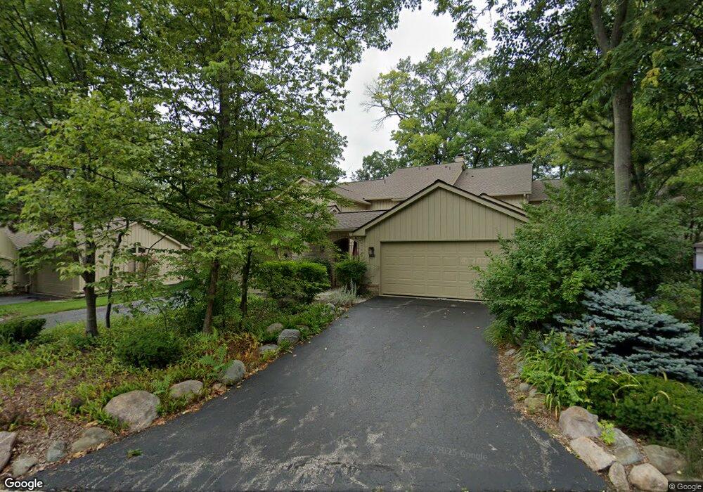 1147 Hillpointe Cir, Bloomfield Hills, MI 48304 - photo 1