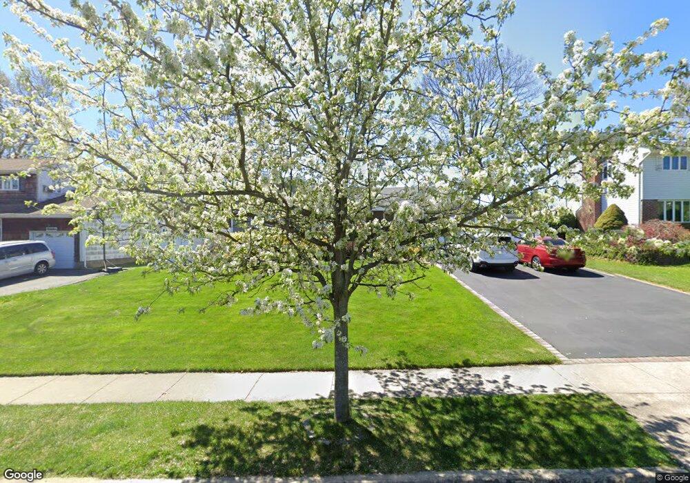 36 Wenmore Rd, ComMacK, NY 11725 - photo 1