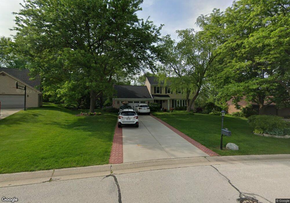 1225 Hawthorne Ridge Dr, Brookfield, WI 53045 - photo 1