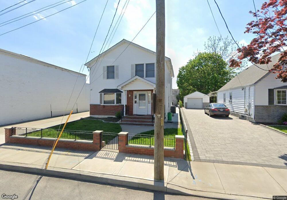 115 Covert Ave, New Hyde Park, NY 11040 - photo 1