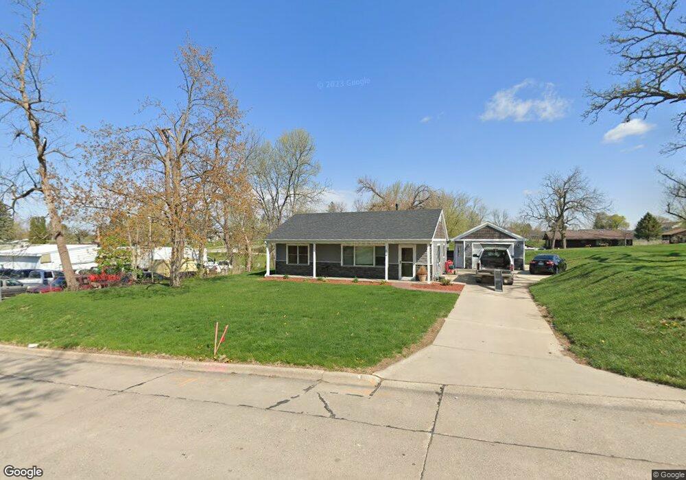 326 N 15th Ave W, Newton, IA 50208 - photo 1
