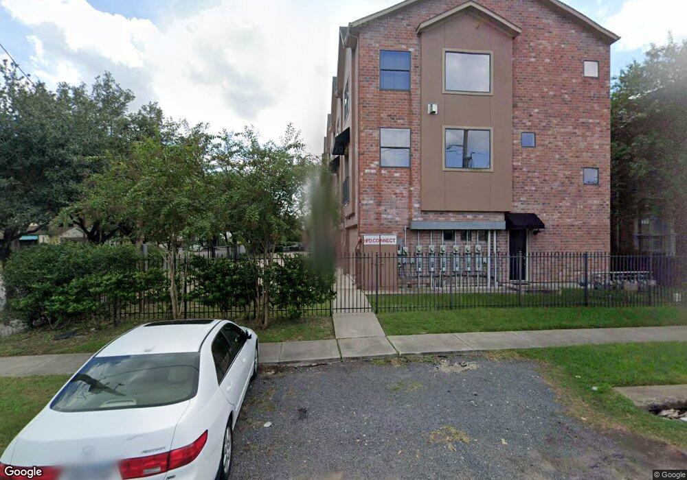202 W 10th St unit 4, Houston, TX 77007 - photo 1