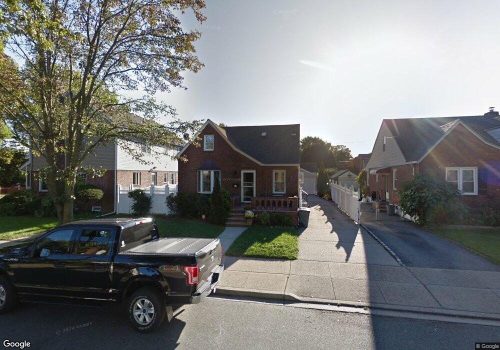 37 Franklin Ave, New Hyde Park, NY 11040 - photo 1