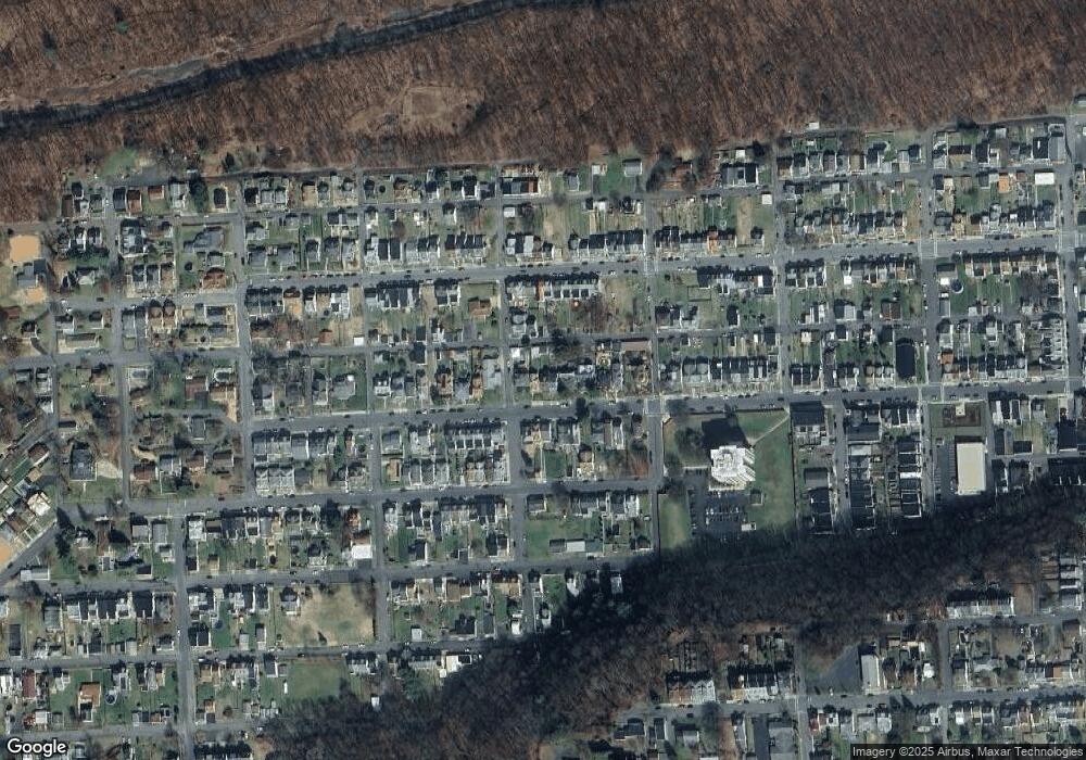 1431 W Arch St, Coal Township, PA 17866 - photo 1