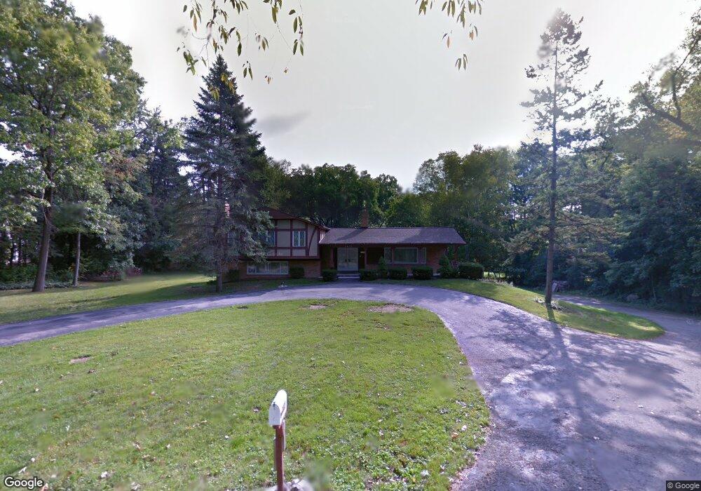3655 Rayburn Rd, Bloomfield Hills, MI 48304 - photo 1
