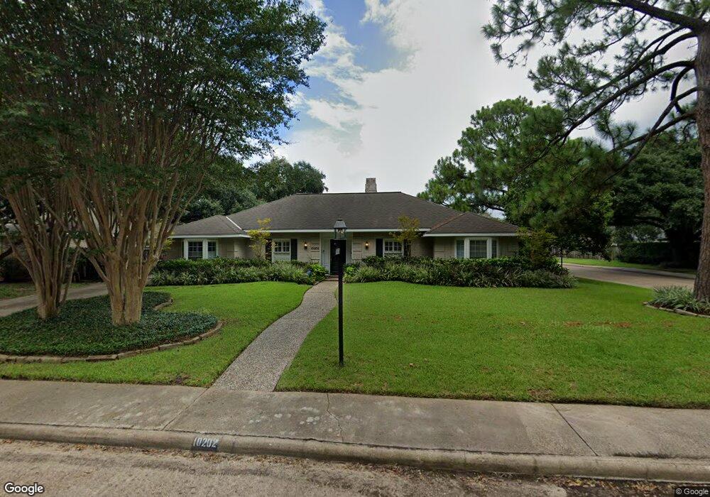 10202 Meadow Lake Ln, Houston, TX 77042 - photo 1