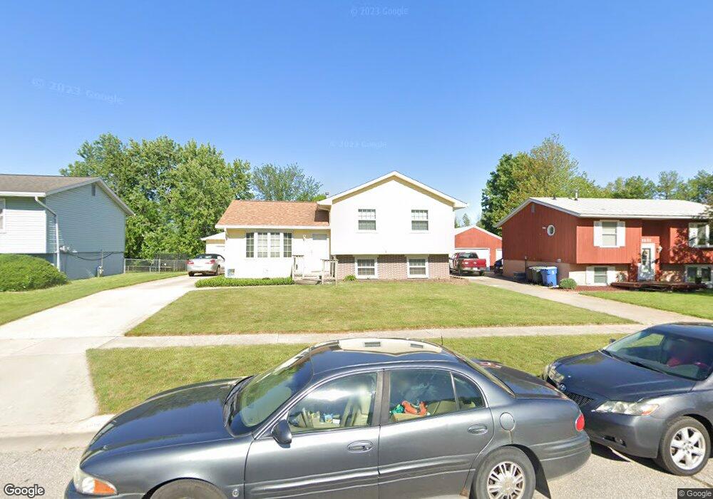 1225 Edgewood Dr, Waterloo, IA 50701 - photo 1