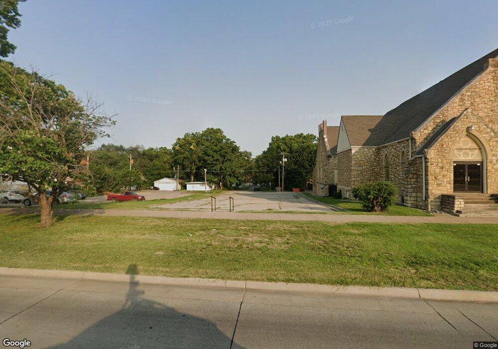 711 SW Topeka Blvd, Topeka, KS 66603 - photo 1