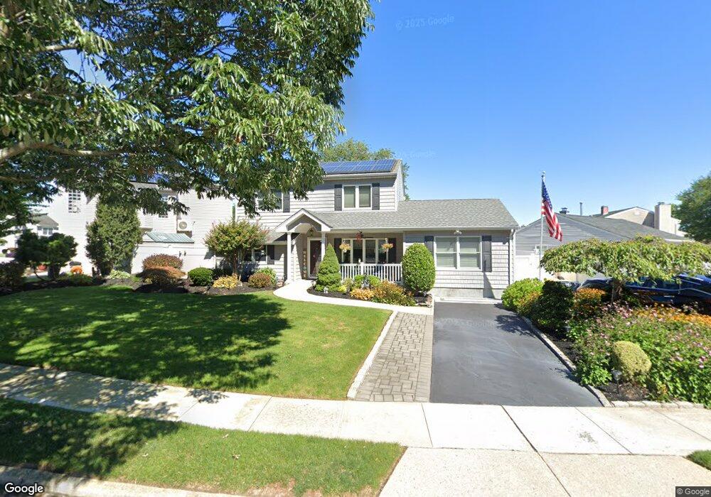 4114 Gloria Rd, Bethpage, NY 11714 - photo 1