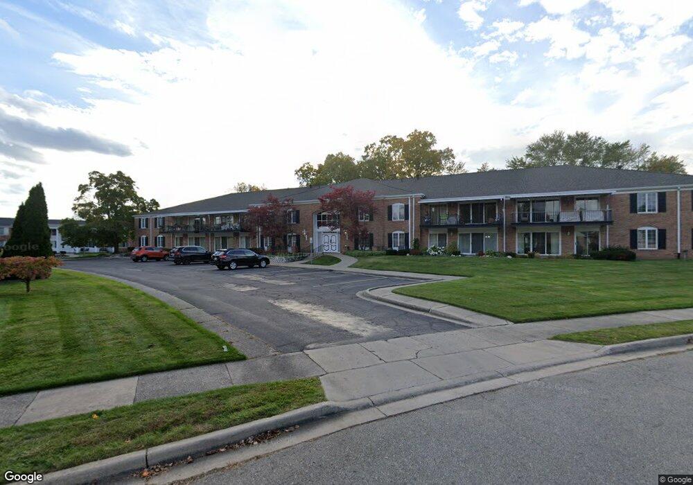 1740 Wellington Rd unit 204, Lansing, MI 48910 - photo 1