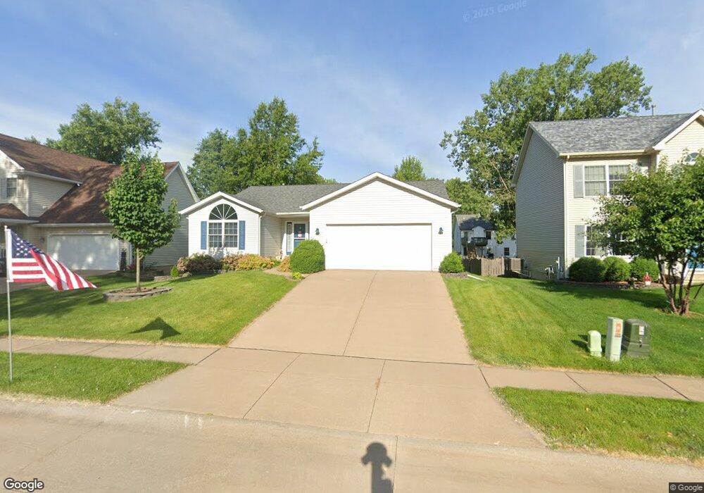 6720 Brookview Ln, Davenport, IA 52806 - photo 1