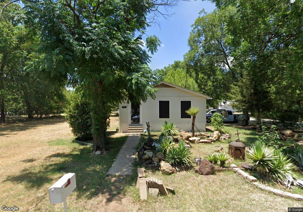 711 Buck St, Gainesville, TX 76240 - photo 1
