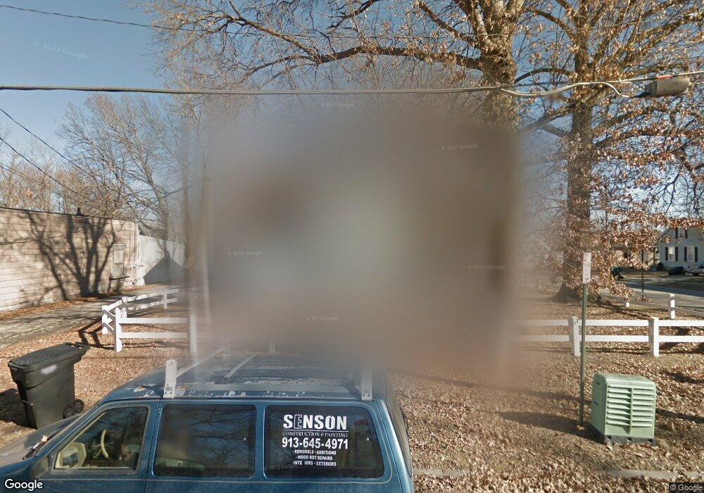 102 NW Franklin Ave, Topeka, KS 66606 - photo 1