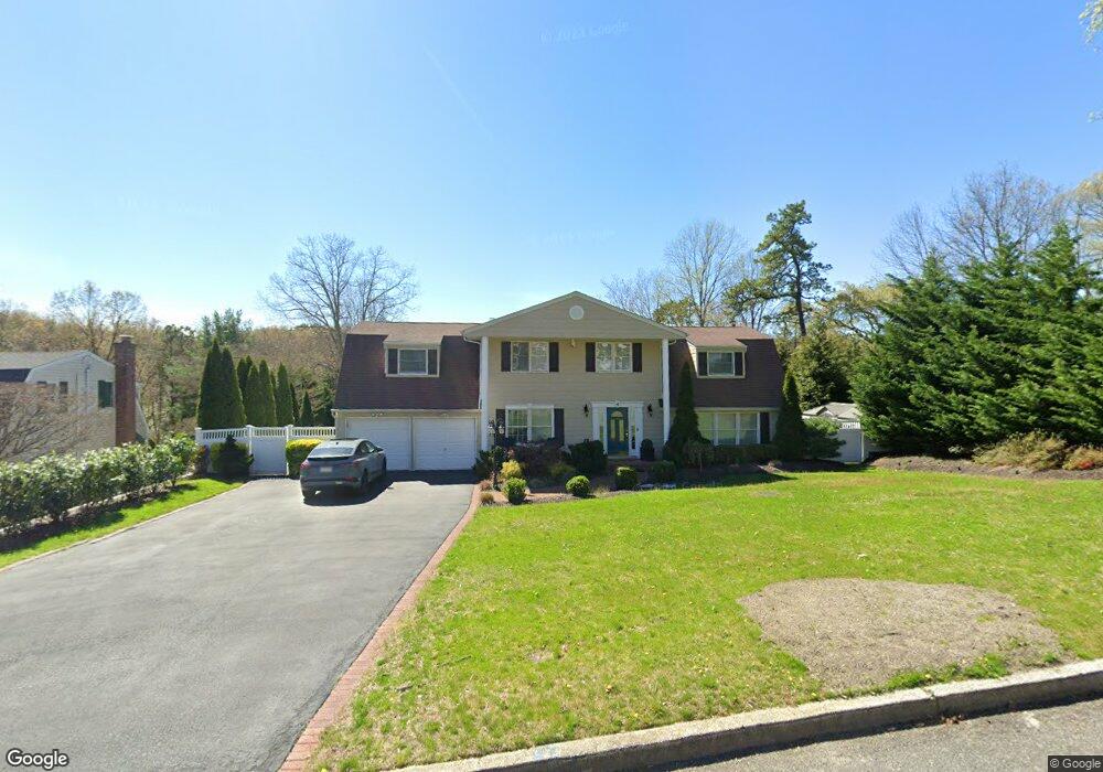 4 Harris Ct, ComMacK, NY 11725 - photo 1