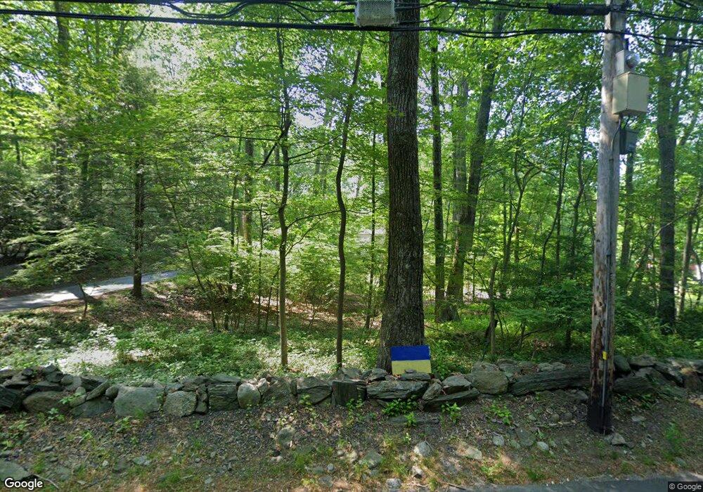 583 Cedar Rd, Southport, CT 06890 - photo 1