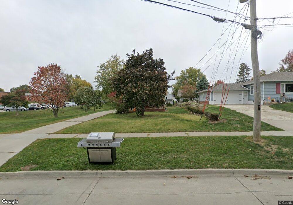 916 W 9th St S, Newton, IA 50208 - photo 1