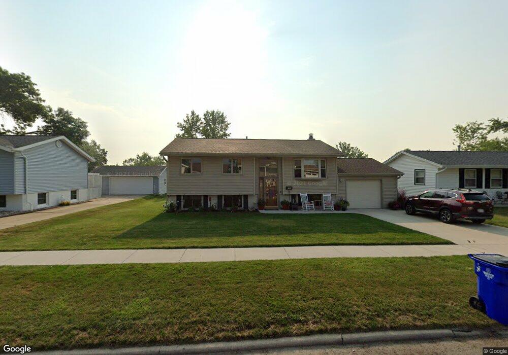 4618 Twin Pine Dr NE, Cedar Rapids, IA 52402 - photo 1