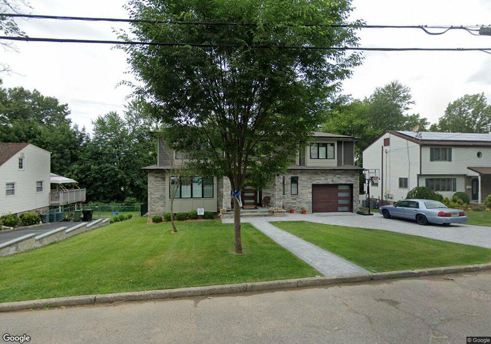 329 Maplewood Dr, Paramus, NJ 07652 - photo 1