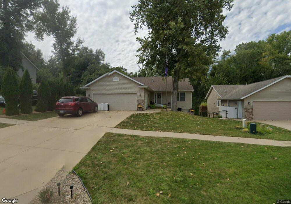1311 34th St SE, Cedar Rapids, IA 52403 - photo 1