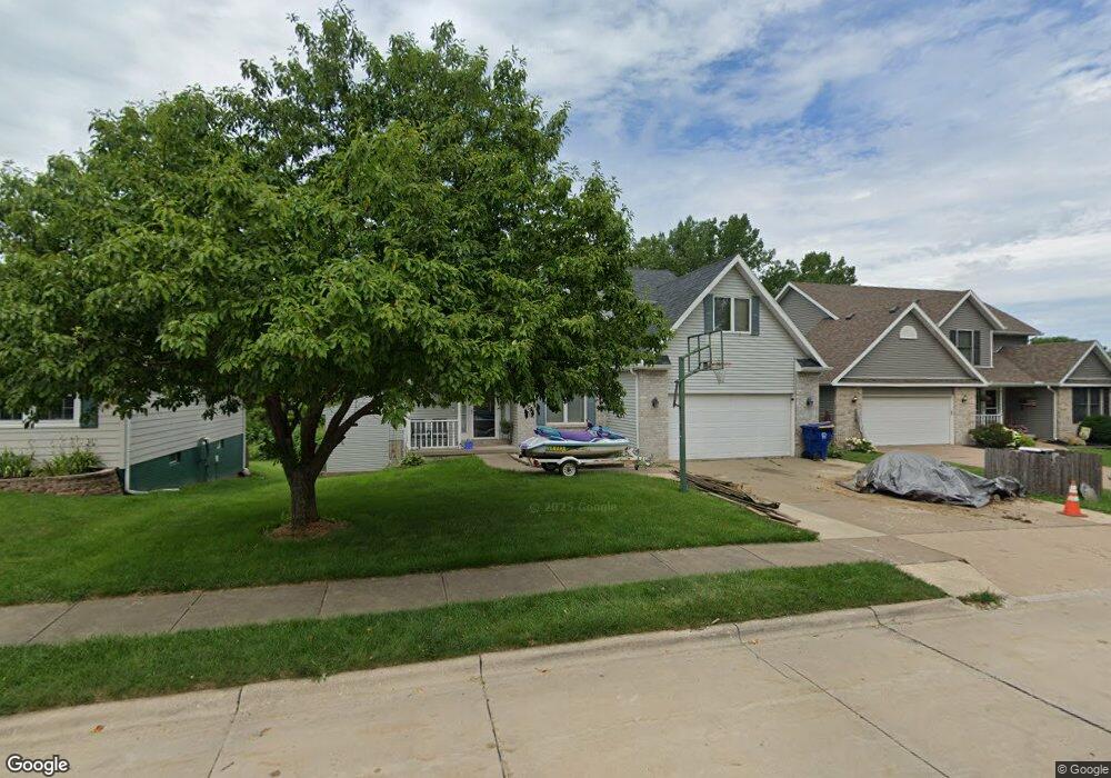 6104 Hillandale Rd, Davenport, IA 52806 - photo 1