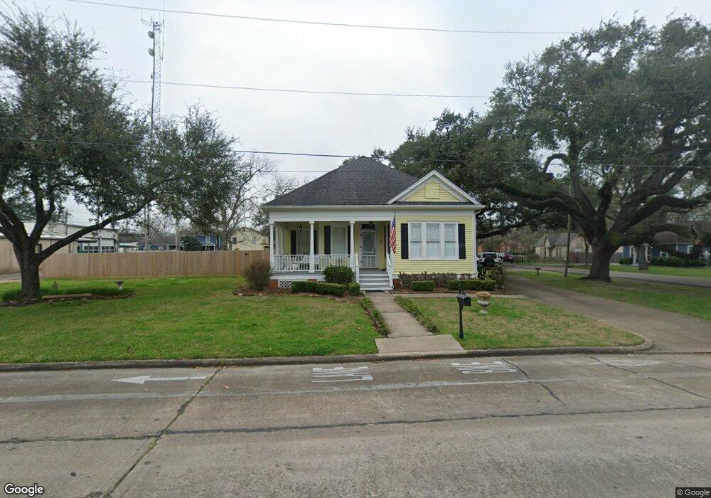 604 S Hood St, Alvin, TX 77511 - photo 1