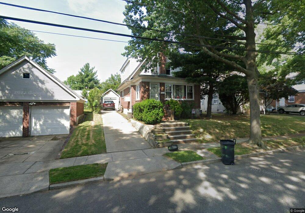 10 Primrose Ave, Floral Park, NY 11001 - photo 1