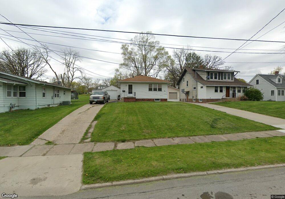 819 W 3rd St S, Newton, IA 50208 - photo 1