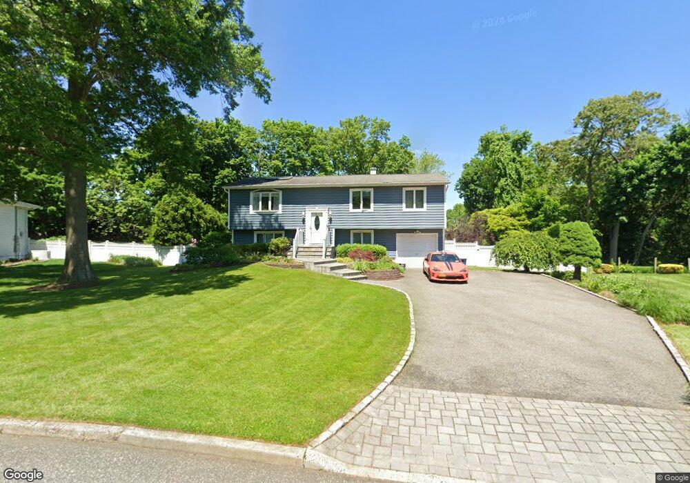 6 Peacock Ln, ComMacK, NY 11725 - photo 1