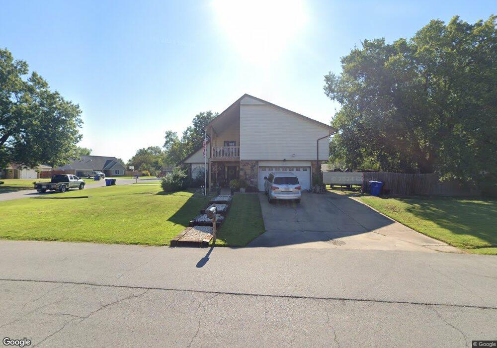 201 N Fir Ave, Broken Arrow, OK 74012 - photo 1