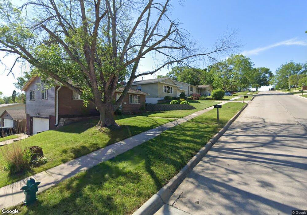 1437 26th St NW, Cedar Rapids, IA 52405 - photo 1