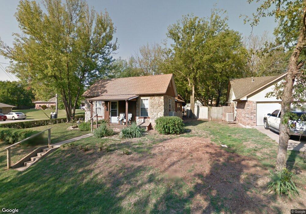 1402 N Minnesota Ave, Shawnee, OK 74801 - photo 1