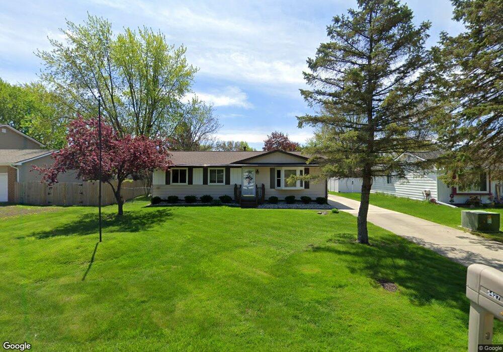 5427 Meadowcrest Dr, Flint, MI 48532 - photo 1