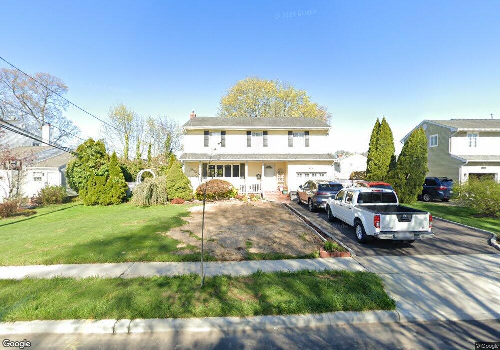 4 Tomkins Ct, ComMacK, NY 11725 - photo 1