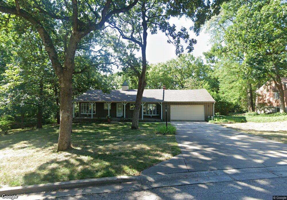 6337 Robinhood Ln, Shawnee, KS 66203 - photo 1