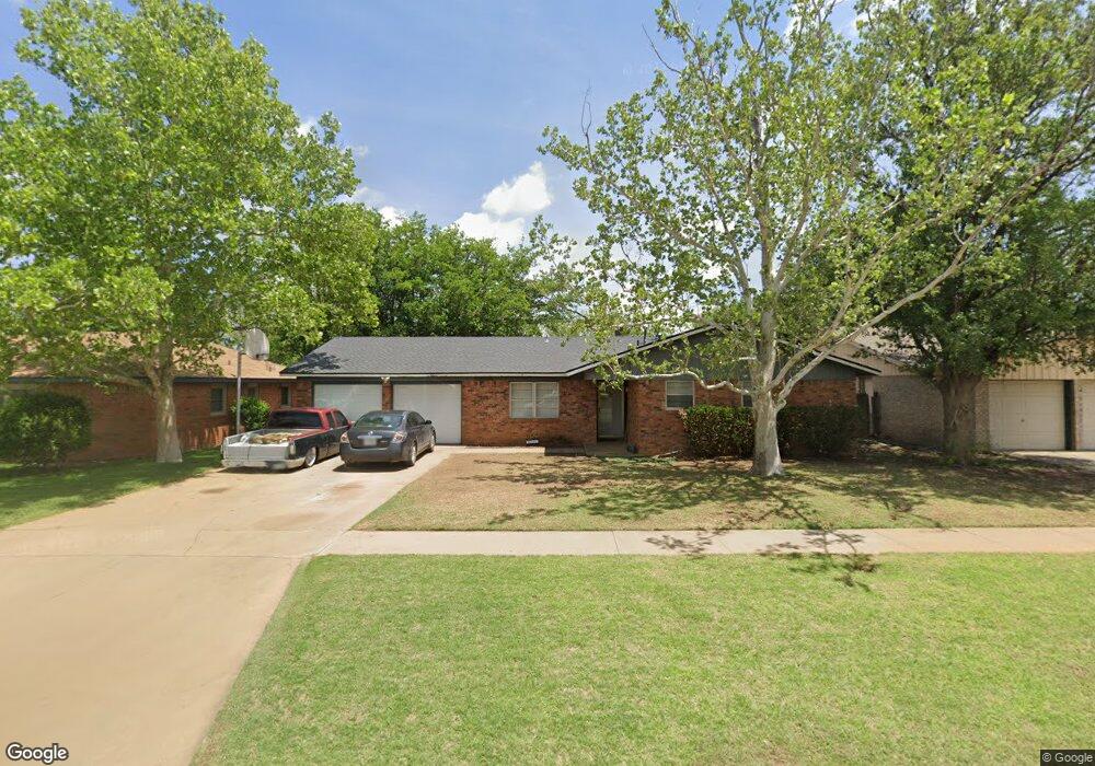 2010 Ennis St, Plainview, TX 79072 - photo 1