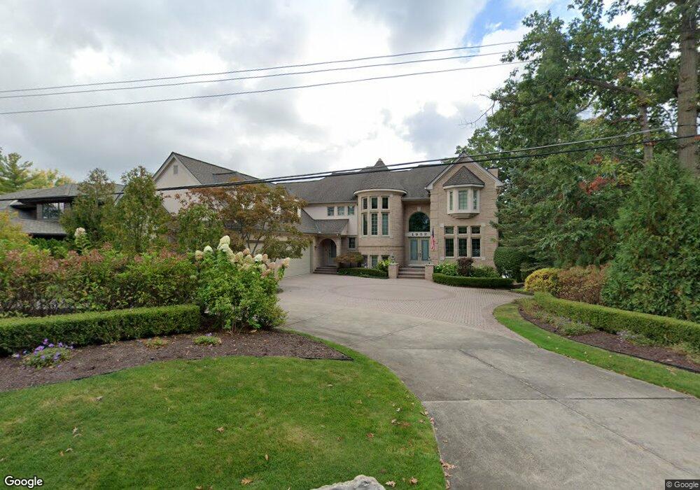 1832 Long Lake Shore Dr, Bloomfield Hills, MI 48302 - photo 1